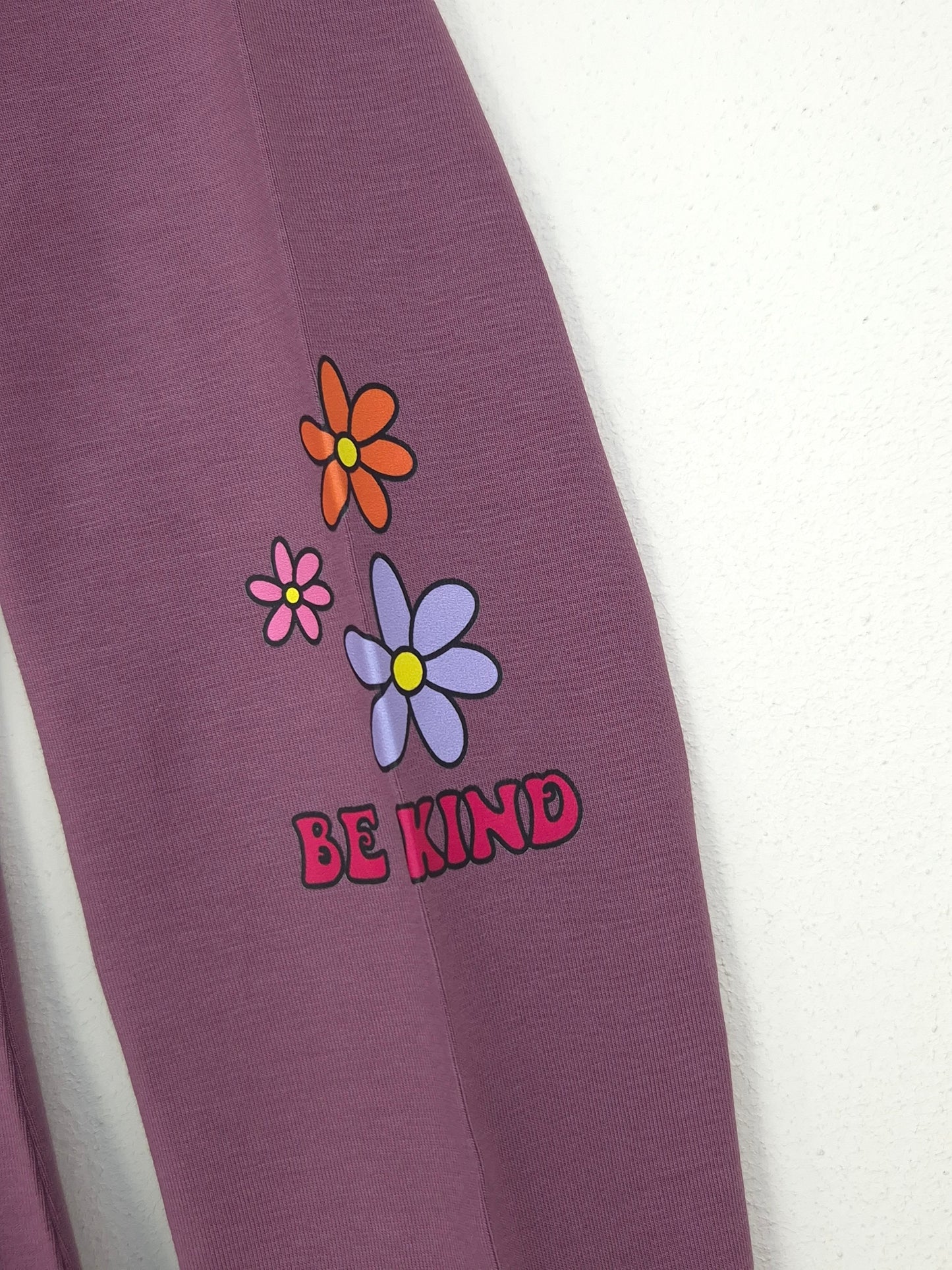 D9035- Be kind